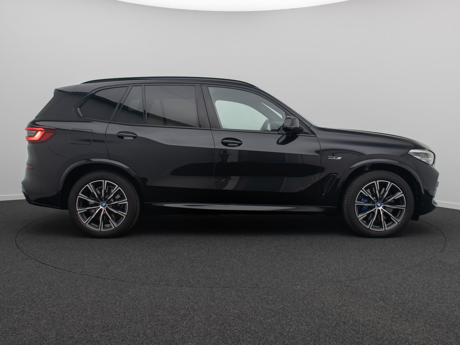 Fahrzeugabbildung BMW X5 xD45e M Sport B&W Kamera DAB Panorama Alarm