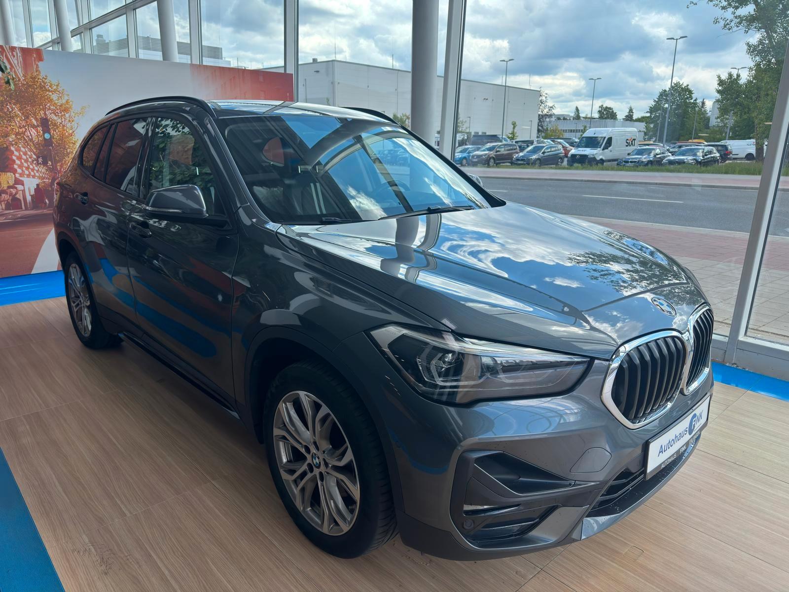 BMW X1 sDrive 18i Sport Line Automatik  Navi Kamera