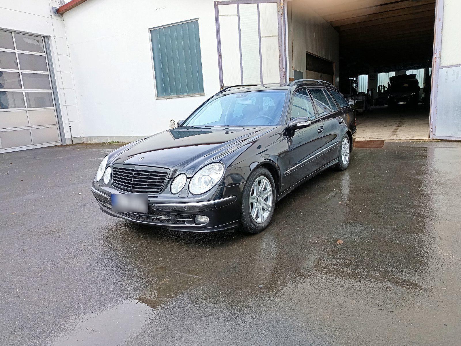 Mercedes-Benz E280 2005 — rear view