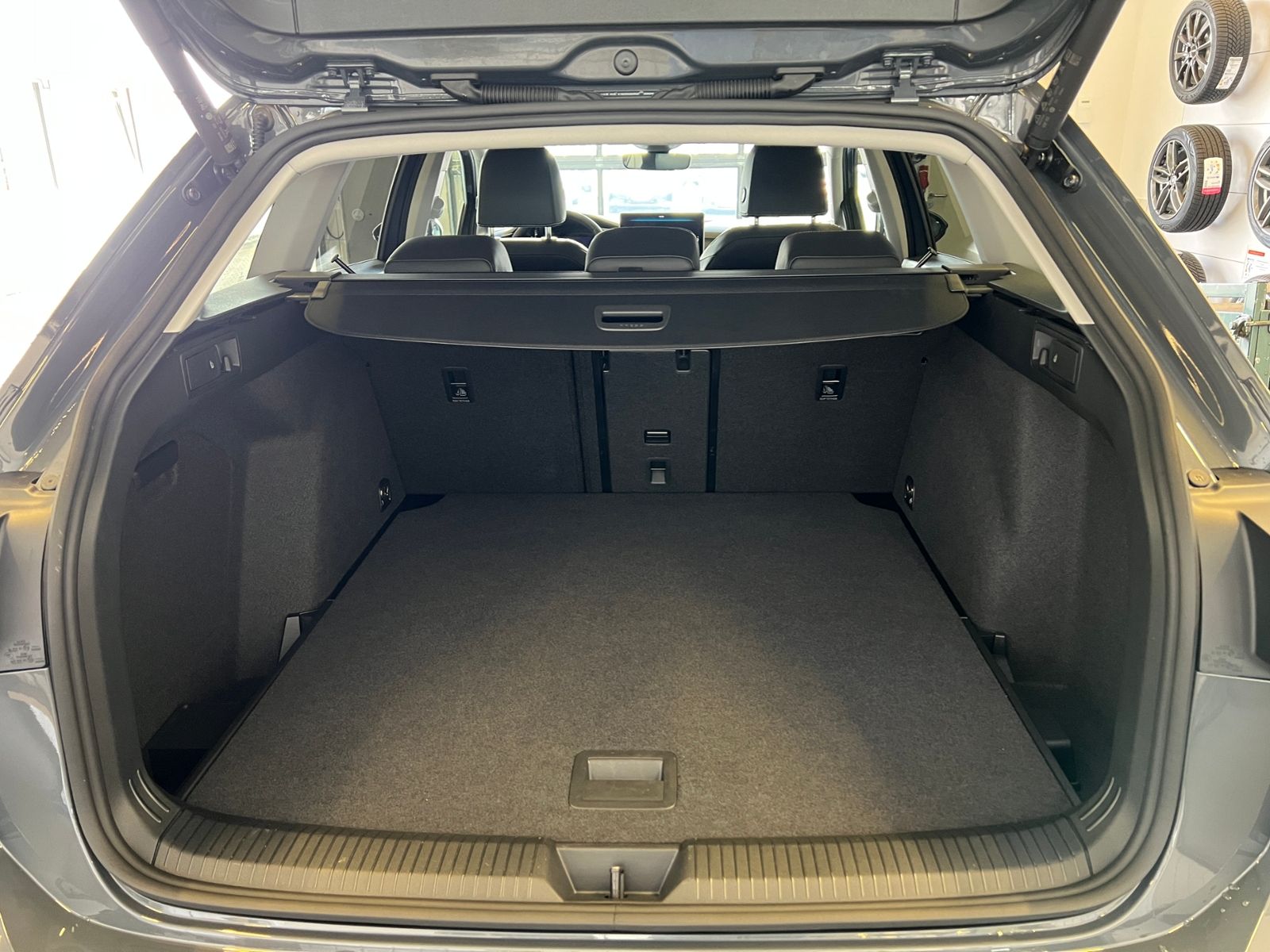 Fahrzeugabbildung Volkswagen Golf VIII Variant GOAL 2.0 TDI DSG *AHK, LED, 17