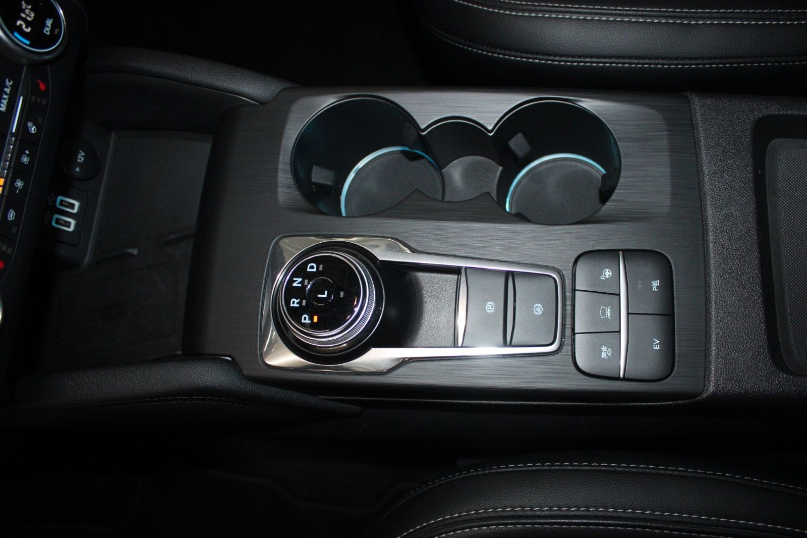 Fahrzeugabbildung Ford Kuga PHEV Titanium X AHK LED HUD 2xCam WinterP.