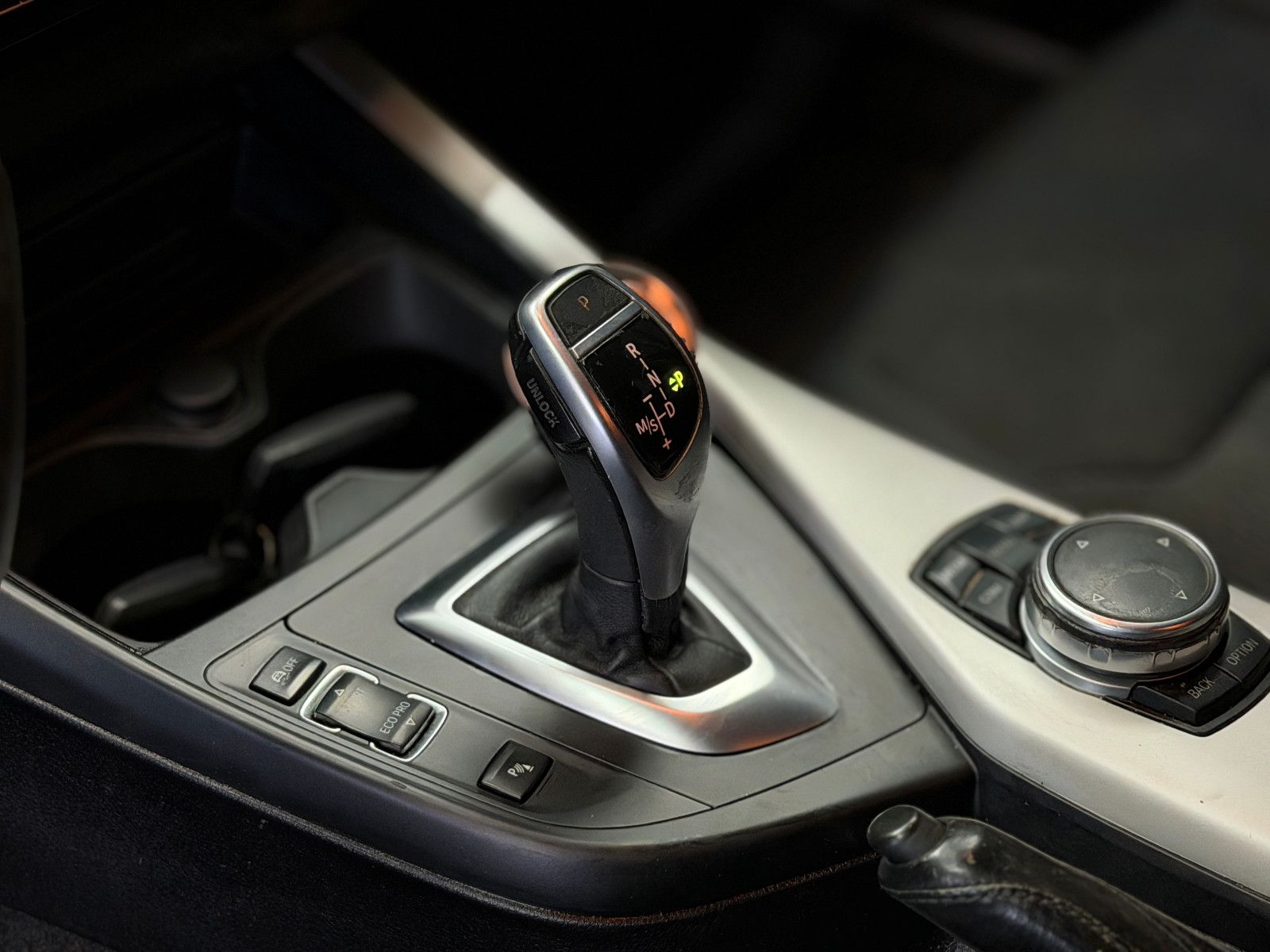 Fahrzeugabbildung BMW 120d xDrive Advantage|AUTOMATIK|HIFI|PDC|PANO|NA