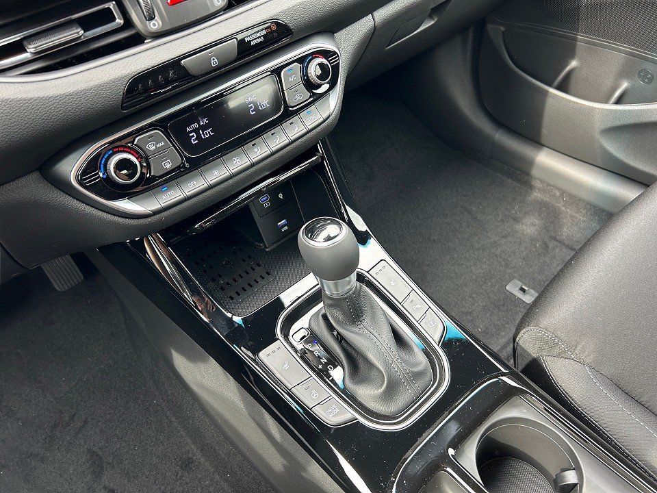 Fahrzeugabbildung Hyundai i30 MY25 1.5T 48V 7DCT ADVANTAGE PLUS-P KEYLESS+
