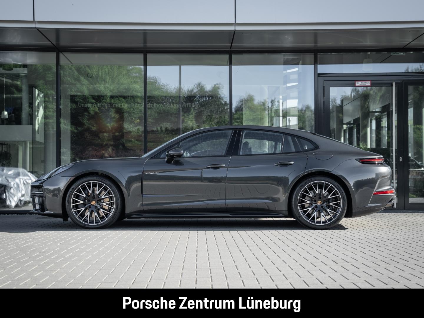 Porsche Panamera 4 E-Hybrid InnoDrive Head-Up Display