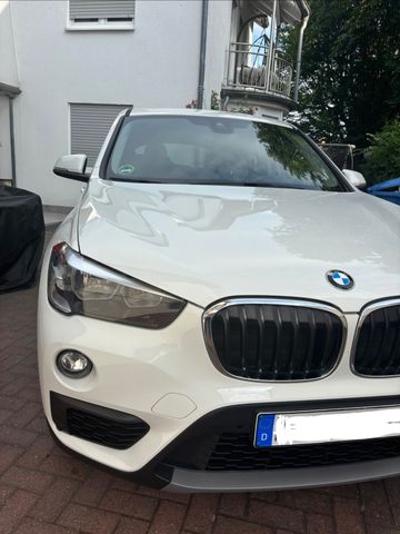 BMW     BMW X1 sDrive18i Automatik | Navi | PDC | TÜ