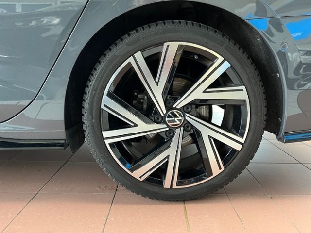 Fahrzeugabbildung Volkswagen Golf Variant VIII 2.0 TSI DSG R-LINE STHZG NAV G