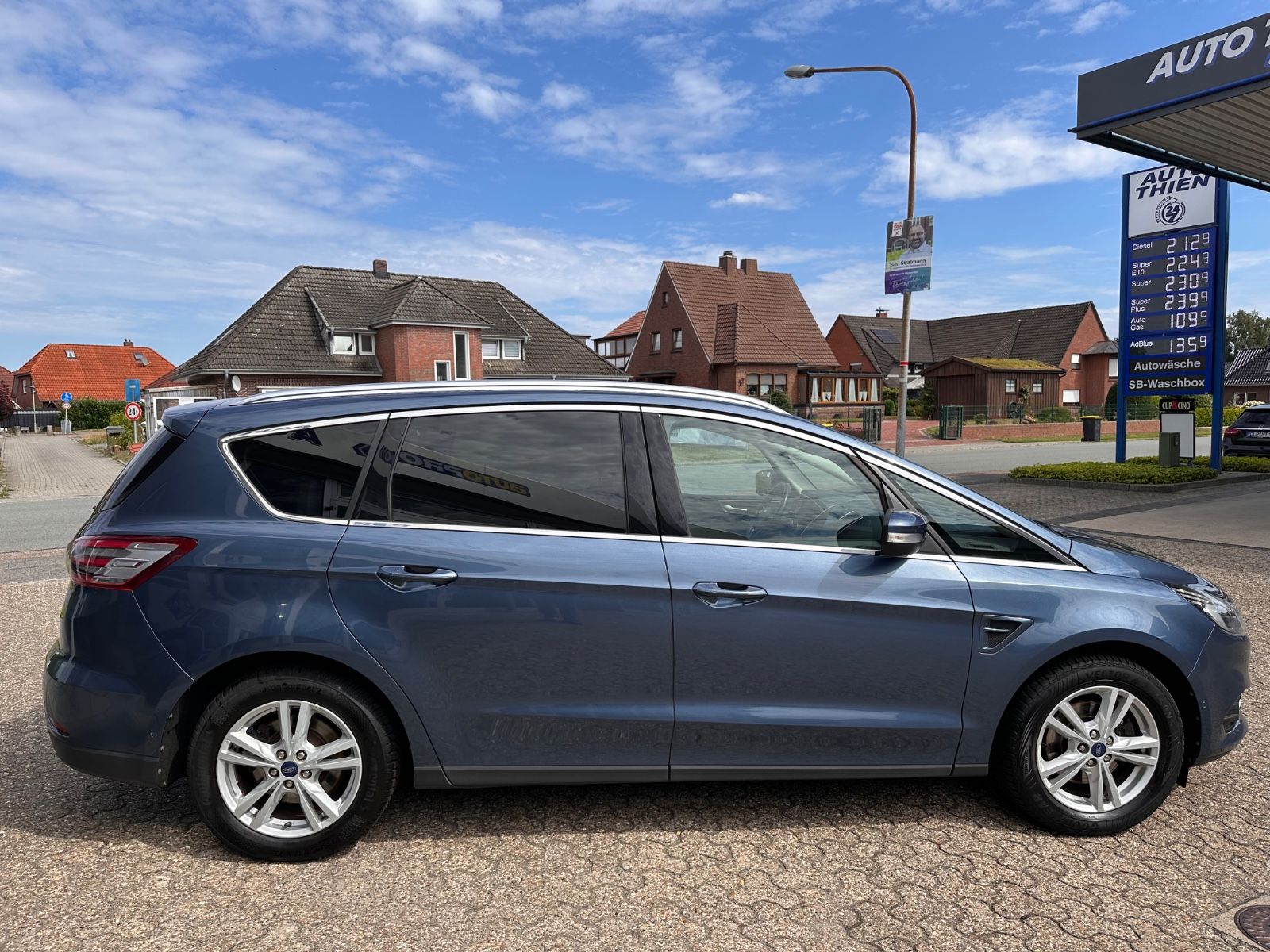 Fahrzeugabbildung Ford S-Max 1.5 EB Titanium 7-Sitz/LED/KeyFree/RFK/PDC
