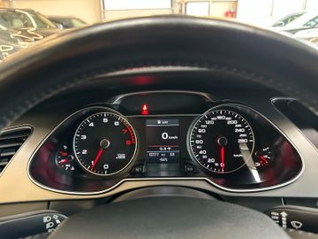 Audi A4 *3-ZONEN*MEMORY*StzHZBelftg*TEMPO*AHK*LEDER*