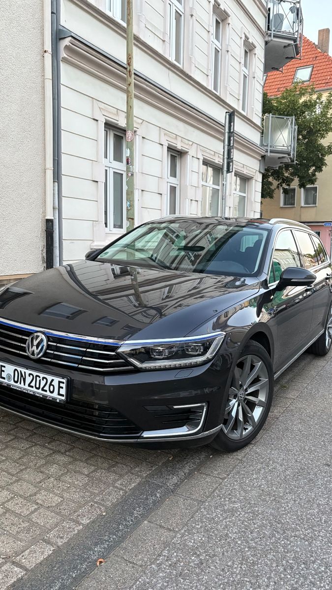 VW Passat 1.4 TSI DSG GTE Neu HV Panorama Voll! 