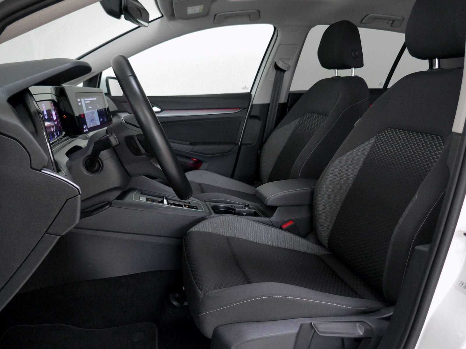 Fahrzeugabbildung Volkswagen Golf VIII Active 2.0 TDI DSG | LED AHK RFK ACC