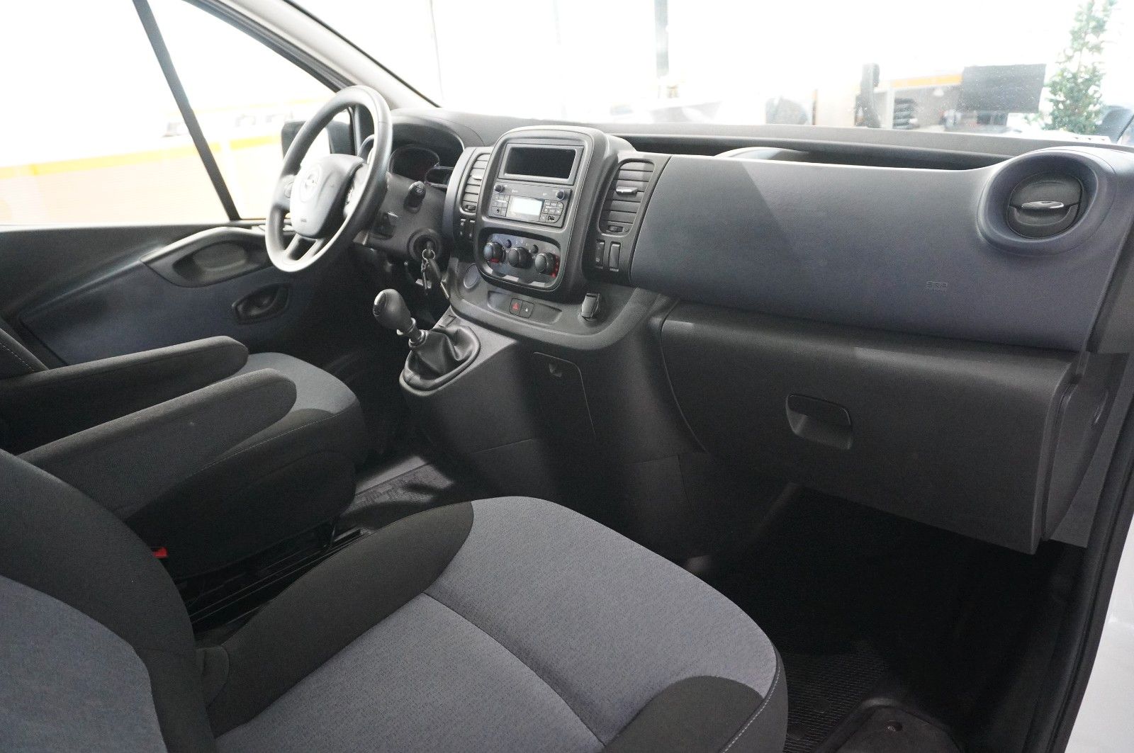 Fahrzeugabbildung Opel Vivaro B 1.6D KOMBI 8-SITZE L1H1 KLIMA/PDC/TEMP.
