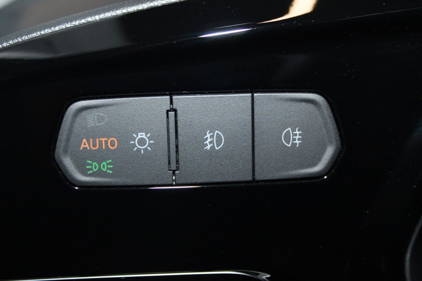 Fahrzeugabbildung Ford Tourneo Connect Titanium Automatik ACC CAM GJR