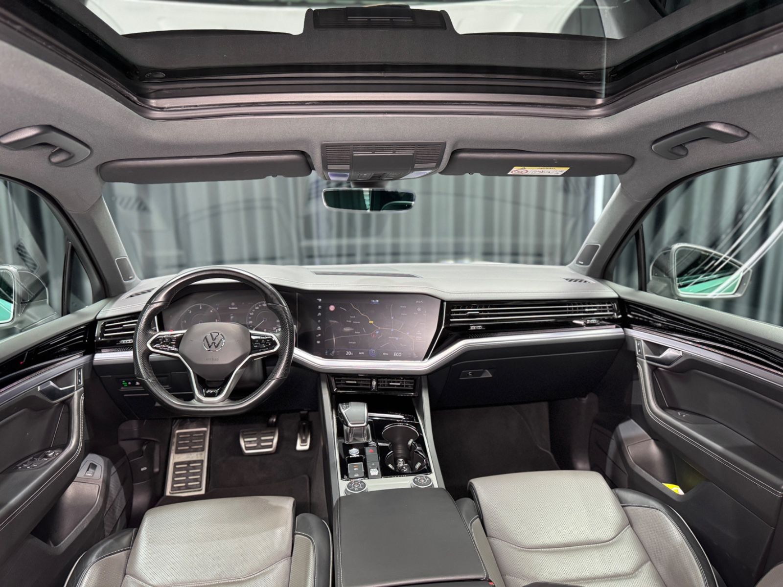 Fahrzeugabbildung Volkswagen Touareg 4.0 V8 TDI RLine|4Motion|MASSAGE|AHK|DYN