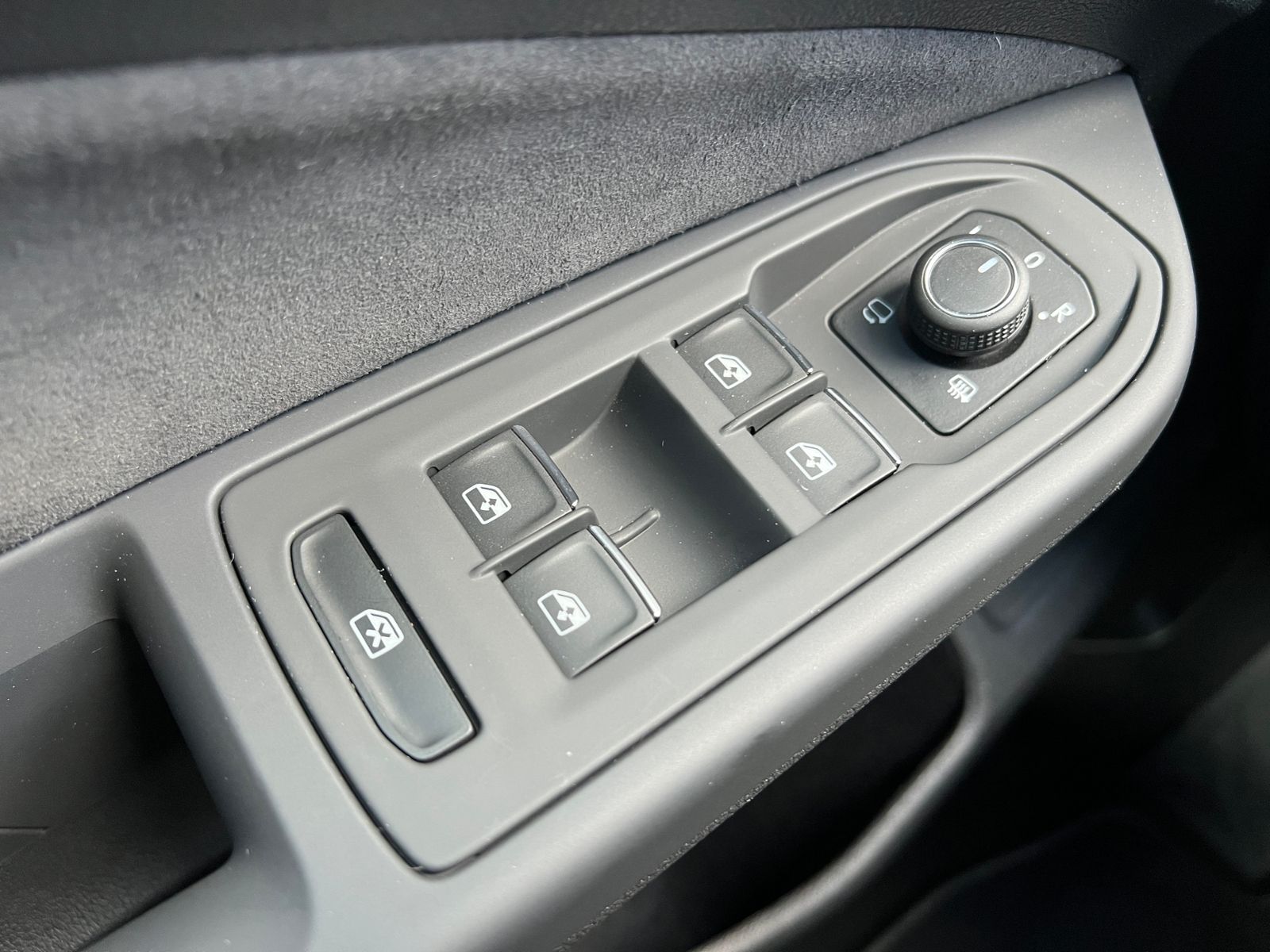 Fahrzeugabbildung Volkswagen Golf VIII Variant Style 1.5 eTSI DSG *LED, ergoA