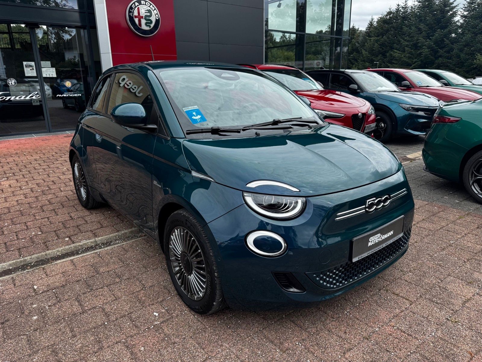 Fahrzeugabbildung Fiat 500e 3+1 Icon NAVI TOTWINKEL LED KLIMAAUT.