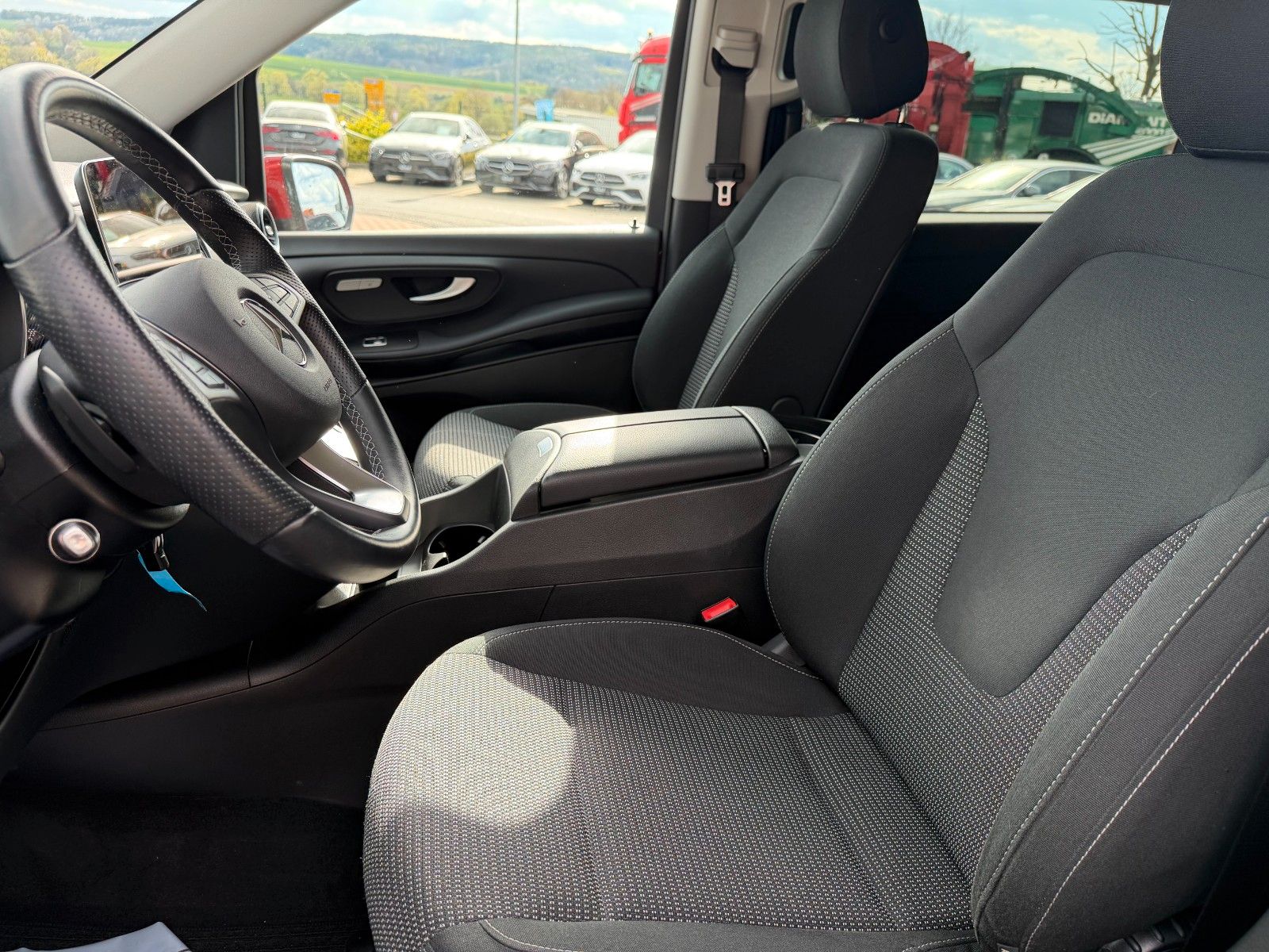 Fahrzeugabbildung Mercedes-Benz V 250 d EDITION Kompakt Kamera MBUX Kühlschrank