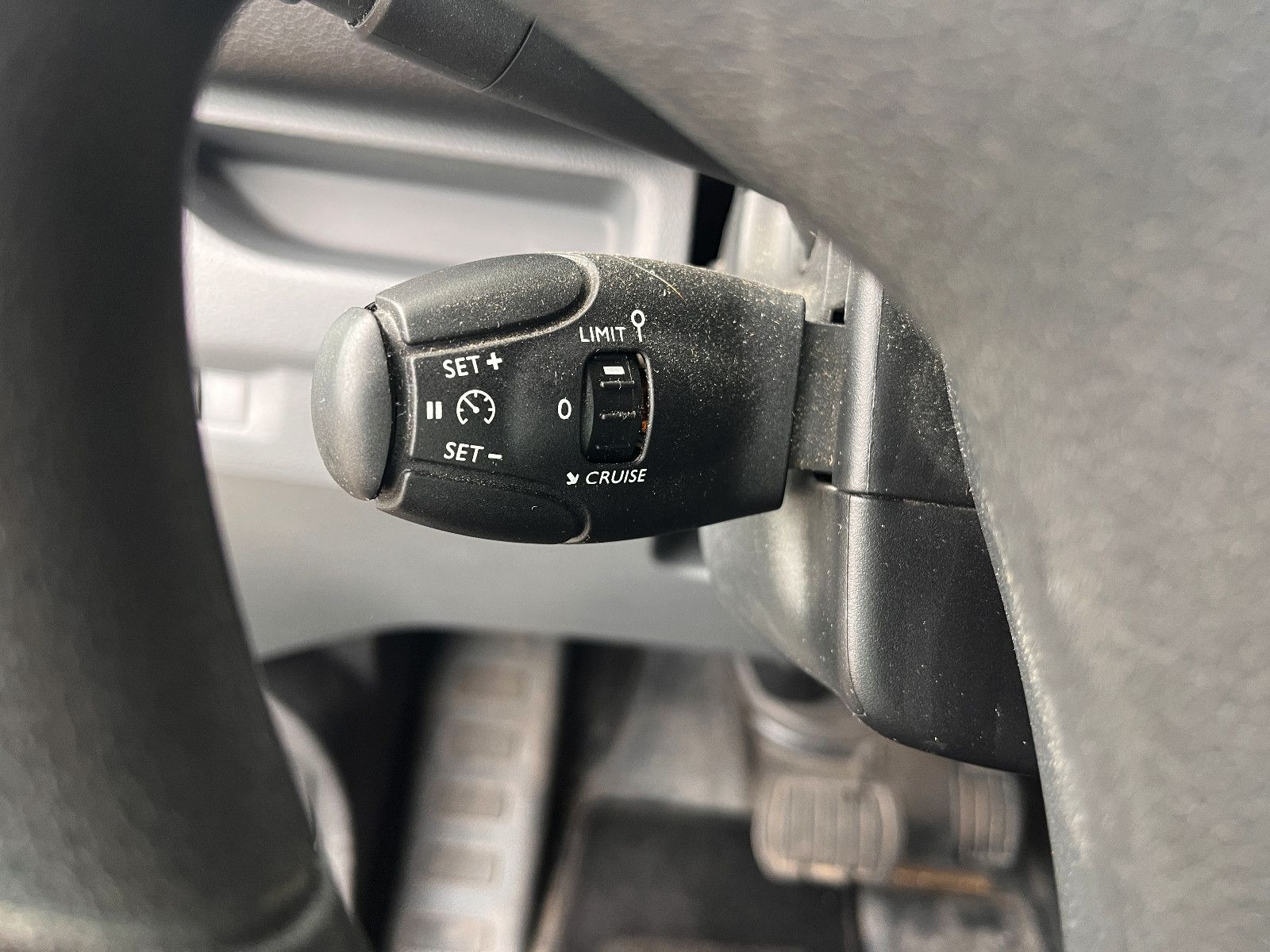 Fahrzeugabbildung Opel Vivaro Kasten -e Edition M