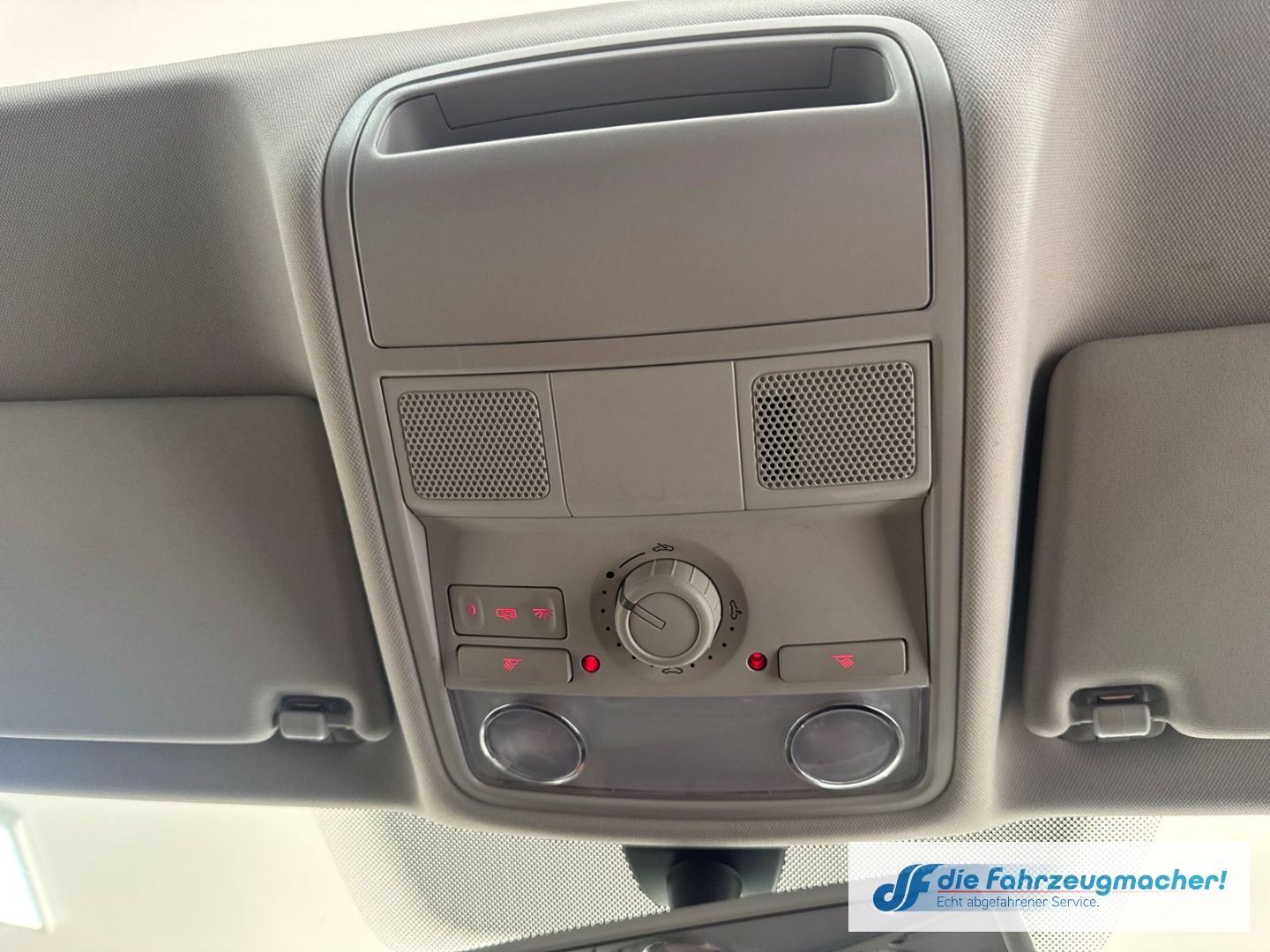 Fahrzeugabbildung Volkswagen Golf Plus VI Life Navi Dyn. Kurvenlicht 2-Zonen-