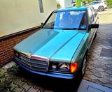Mercedes-Benz 190D Oldtimer - Mercedes-Benz aus 1986 mit Diesel-Antrieb