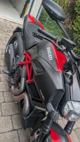 Ducati Diavel Carbon mit Extras/Top Zustand/ 3083 km!!! - Offers
