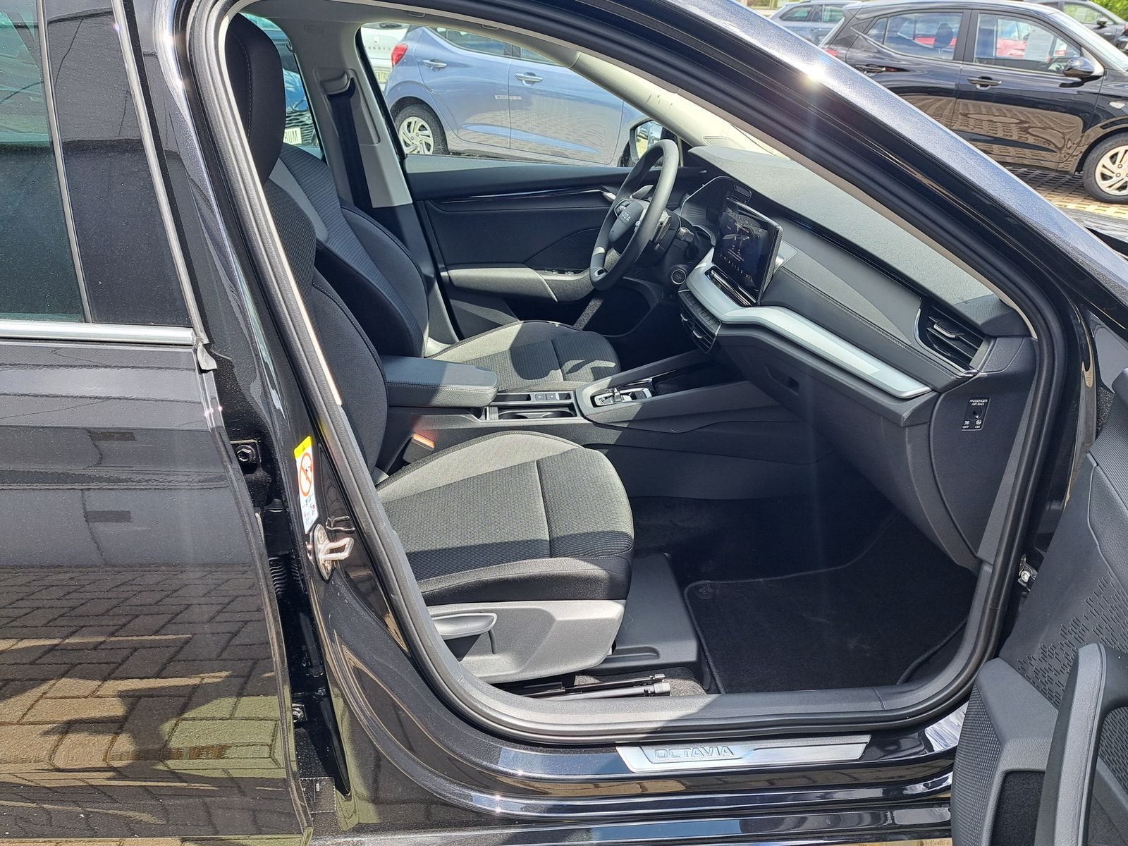 Fahrzeugabbildung SKODA Octavia 2.0 TDI Selection LED KAMERA SITZHEIZUNG