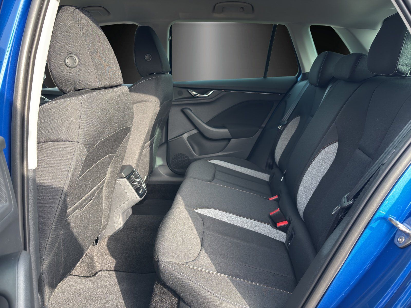 Fahrzeugabbildung SKODA Kamiq Balance DSG+AHK+ACC+BLACK+5-JAHRE GARANTIE