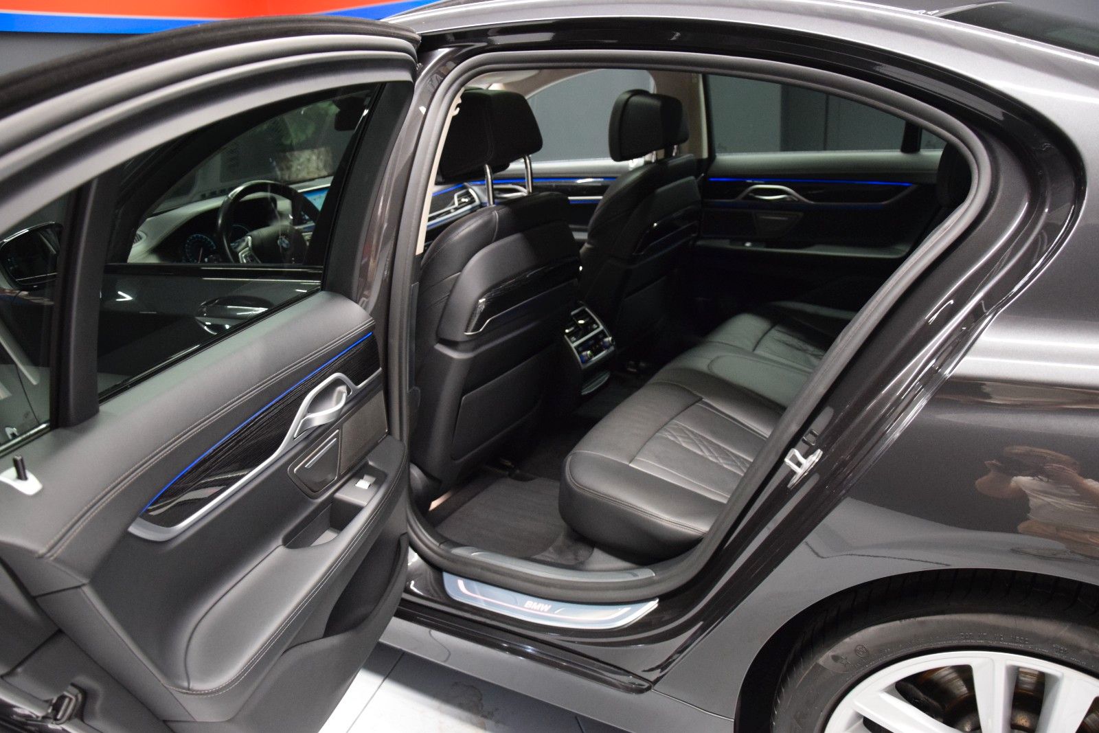 Fahrzeugabbildung BMW 750 d xDrive HuD Leder ACC Massage H&k Laser Kam
