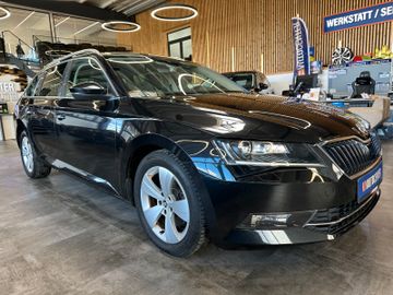 Skoda Superb Combi Style 4x4 *SZHZ*PDC*AHK*NAVI*KLIMA*