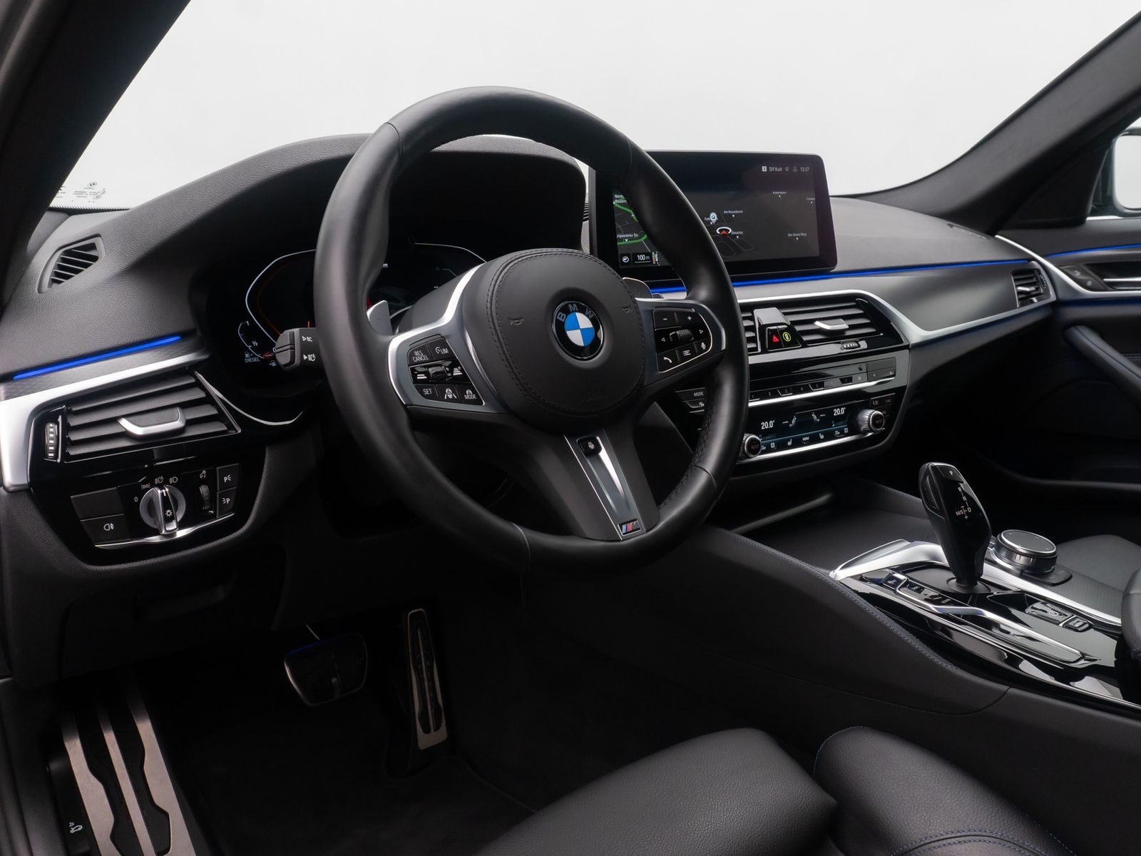 Fahrzeugabbildung BMW 520d M Sport Kamera DAB HUD 4xKlima HiFi 19Zoll