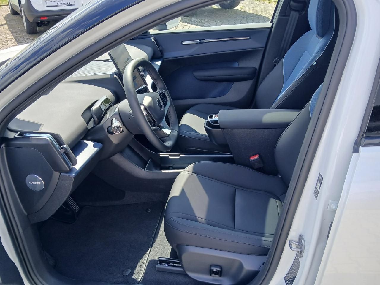 Fahrzeugabbildung Volvo EX30 Ultra 2WD Pure Electric