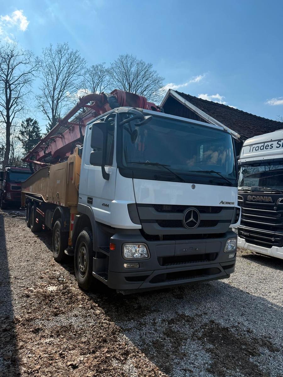 Mercedes-Benz 4144 - 56m