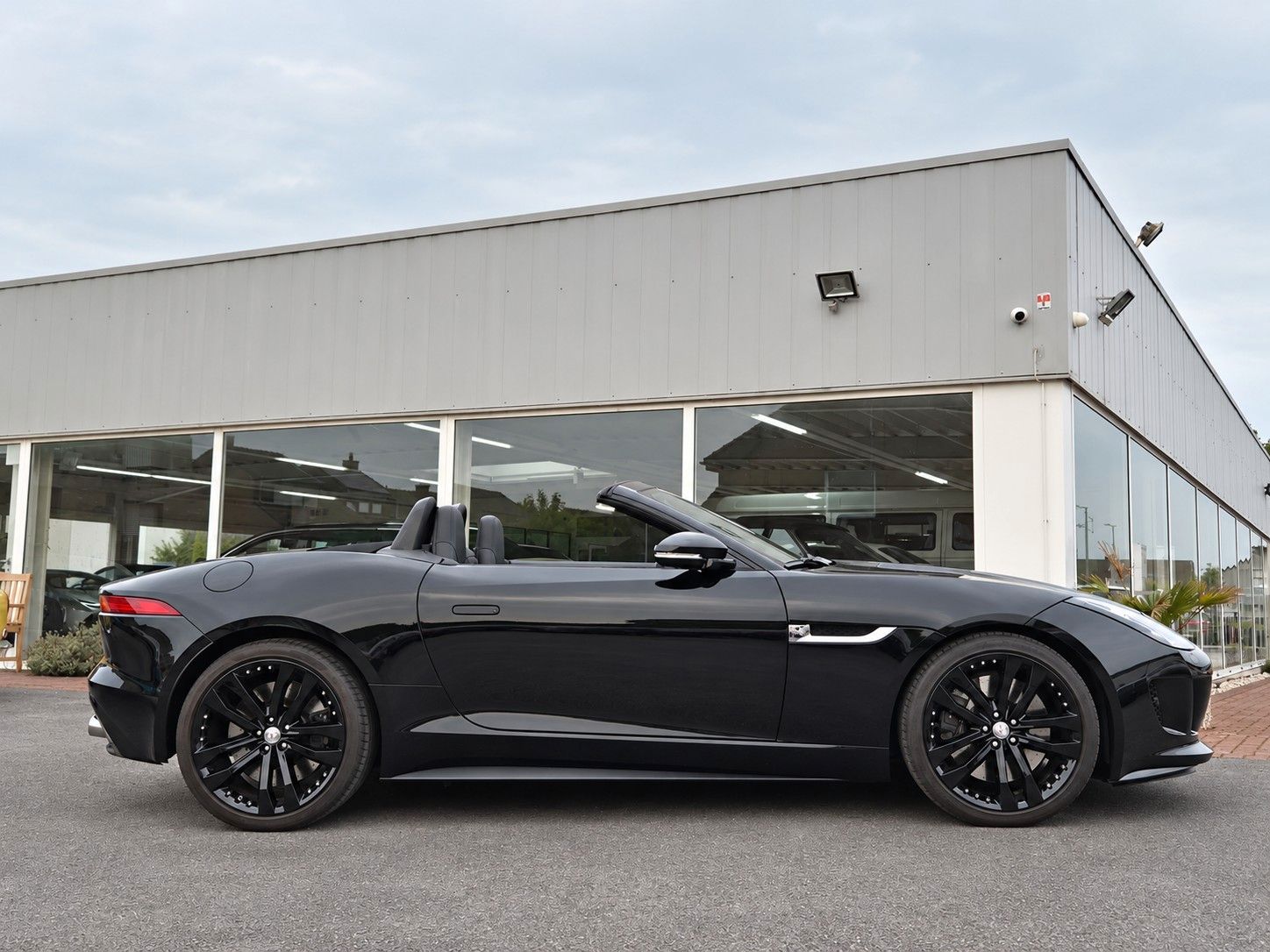 Fahrzeugabbildung Jaguar F-Type Cabrio V8 S/BRD/2.Hd/1A Sammlerzustand