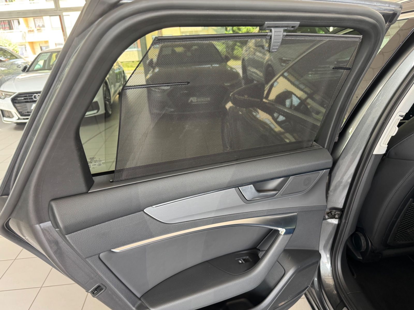 Fahrzeugabbildung Audi A6 55 TFSI e quattro/S-Line/HUD/LED/TeiLeder/360