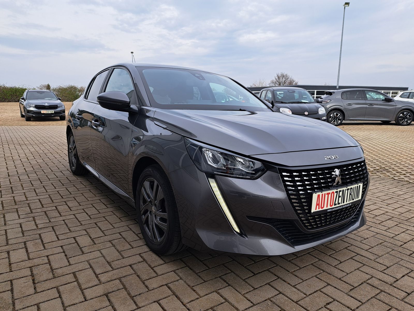 Fahrzeugabbildung Peugeot 208 Active Pack LED SITZHEIZUNG PDC ALU TEMPOM.