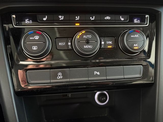 Touran  R-Line 1.5 TSI LED NAV ACC AHK KAM 8FACH