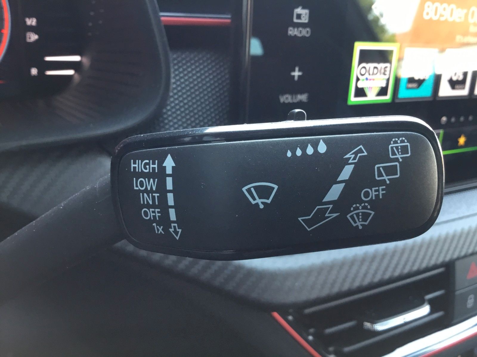 Fahrzeugabbildung SKODA Kamiq 1.5 TSI DSG Monte Carlo+AHK+Navi+Kamera