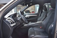 Fahrzeugabbildung Volvo XC90 B5 D AWD R-Design*PANO*STHZ*LUFT*360*H&K*QI