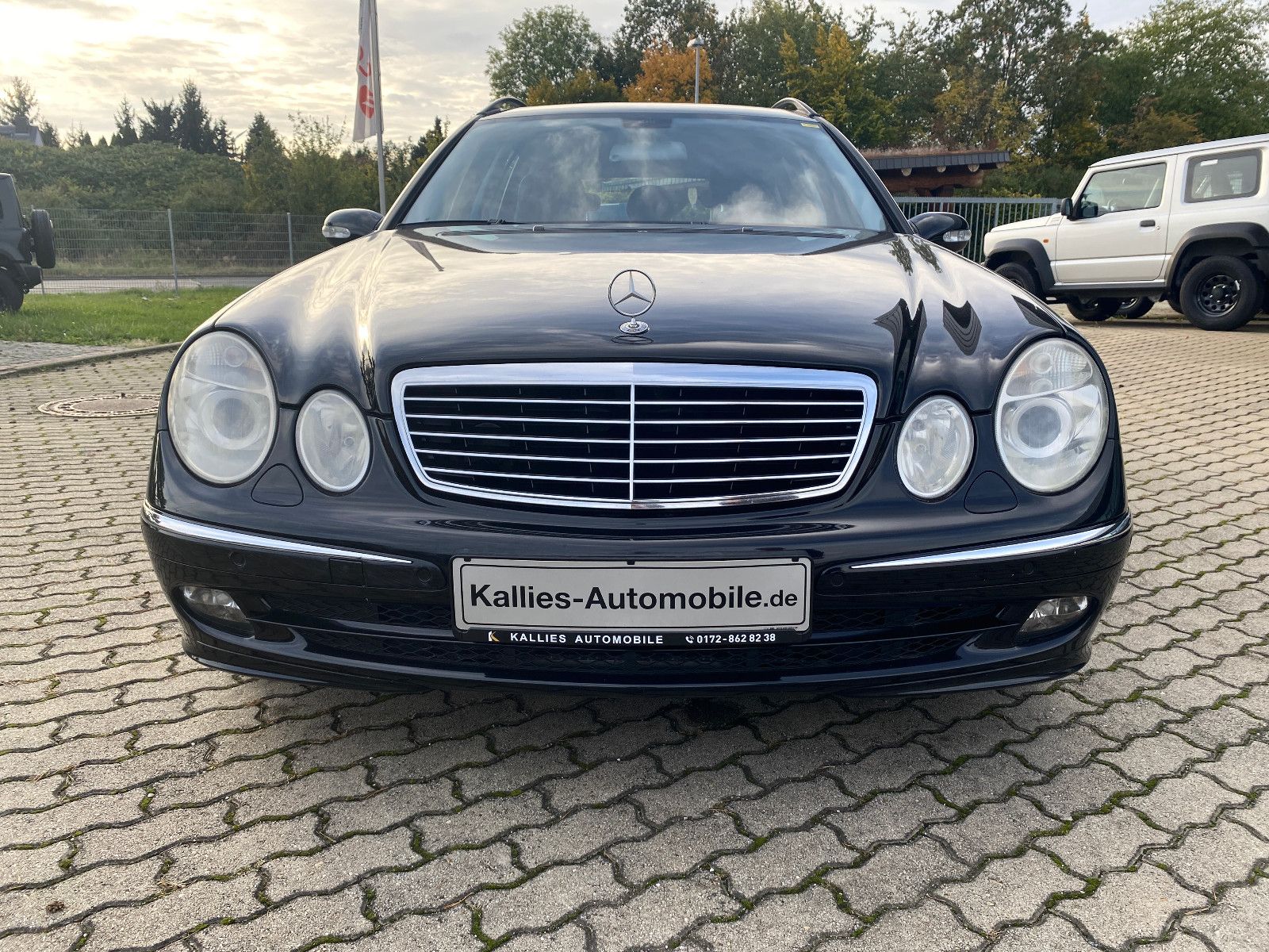 Fahrzeugabbildung Mercedes-Benz E 200 T-Modell Kompressor Avantgarde NAV+TÜV-NEU