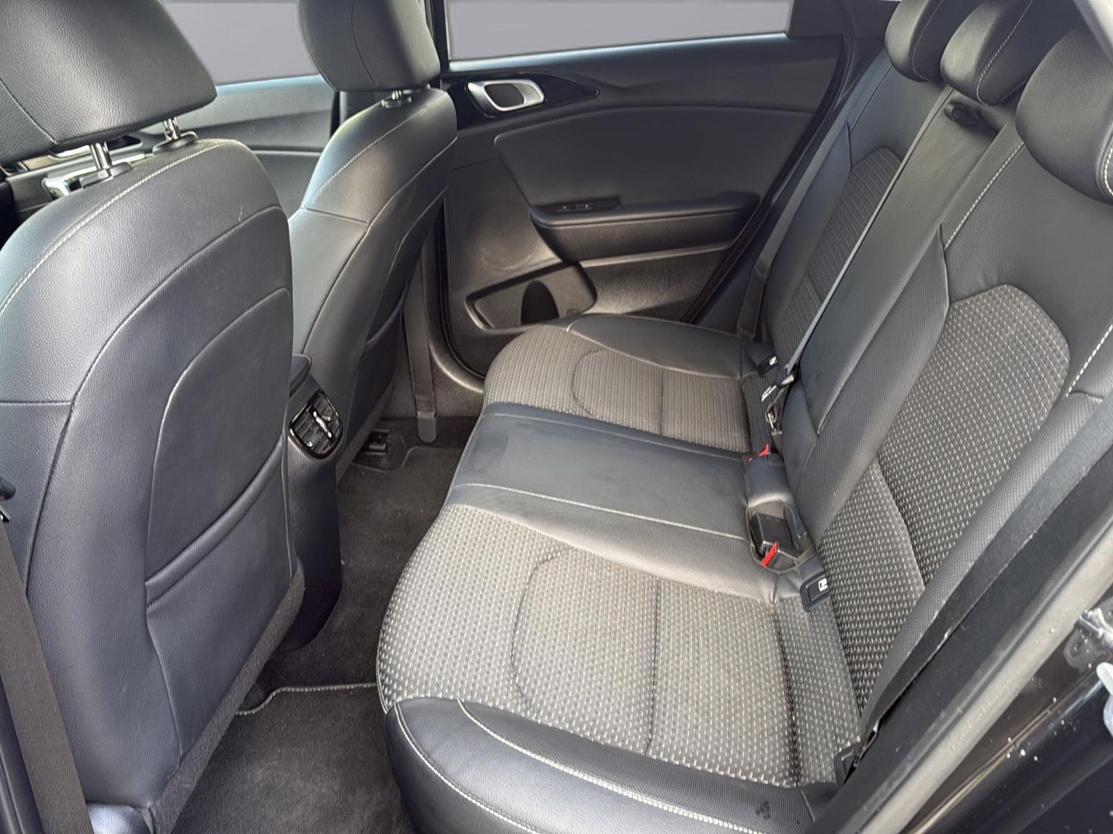 Fahrzeugabbildung Kia cee'd / Ceed 1.4 TGDi/ unfallfrei/AHK