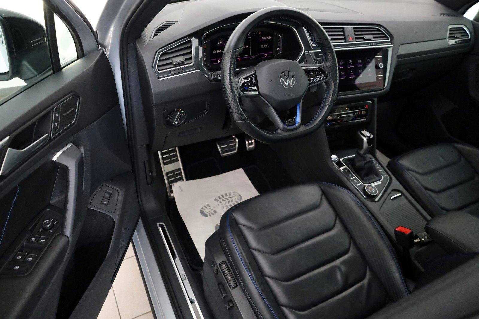 Fahrzeugabbildung Volkswagen Tiguan R 4M Leder,Navi,LED,PanDach,Harman/K,Memo