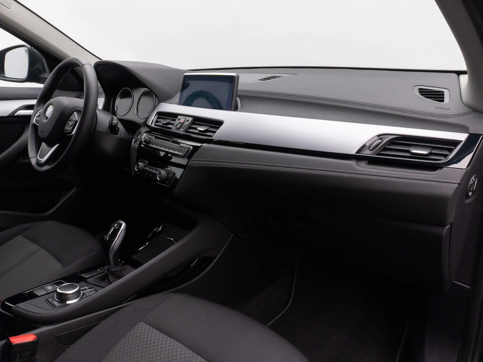 Fahrzeugabbildung BMW X2 sD18i Parkassistent DAB Navigation Lordos LED