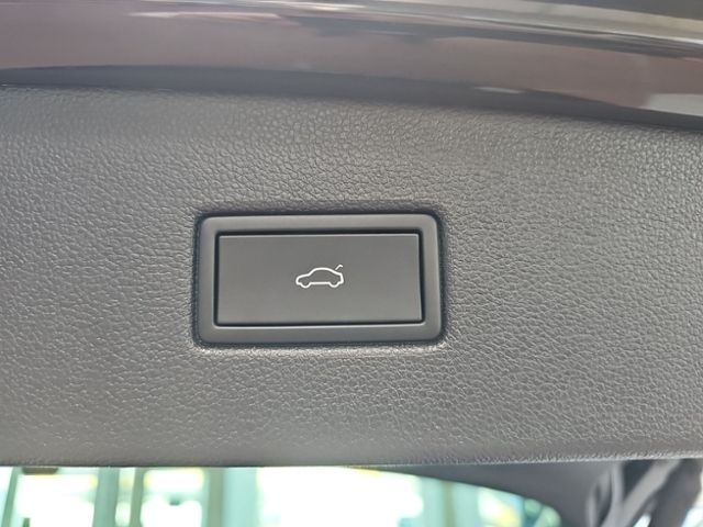 Fahrzeugabbildung Volkswagen Tiguan 1.5 TSI 6-Gang MOVE AHK NAVI MATRIX 360°