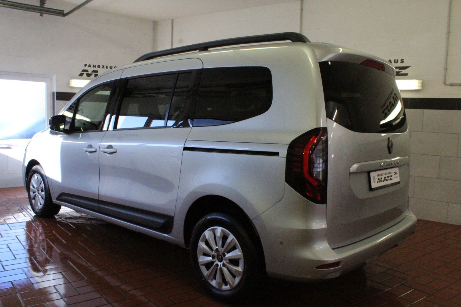 Fahrzeugabbildung Renault Kangoo Grand Techno TCe 130 EDC 7-Sitzer