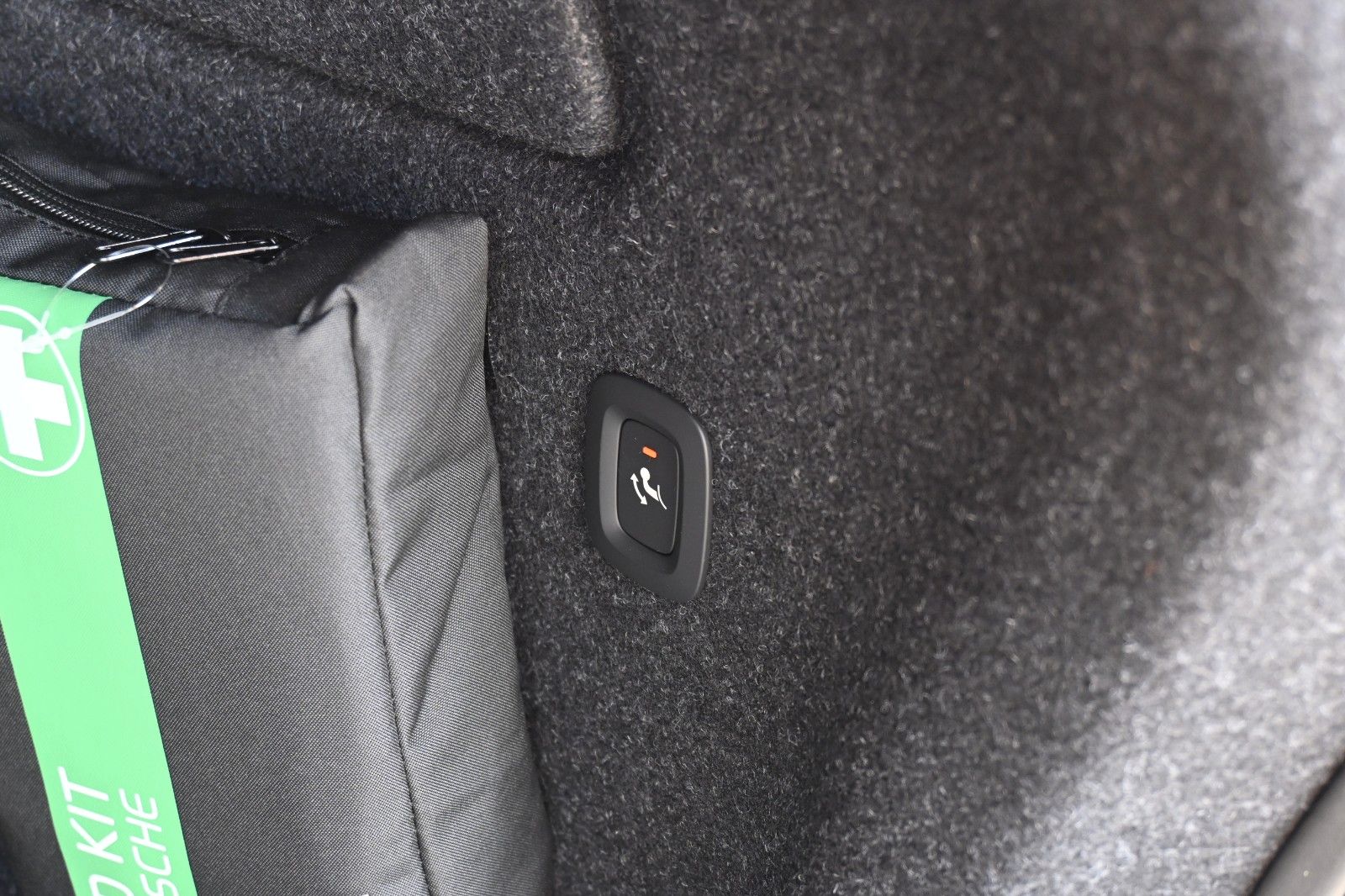 Fahrzeugabbildung Volvo XC40 B3 DSG Plus Black Edition*LED*ACC*360°*AHK*