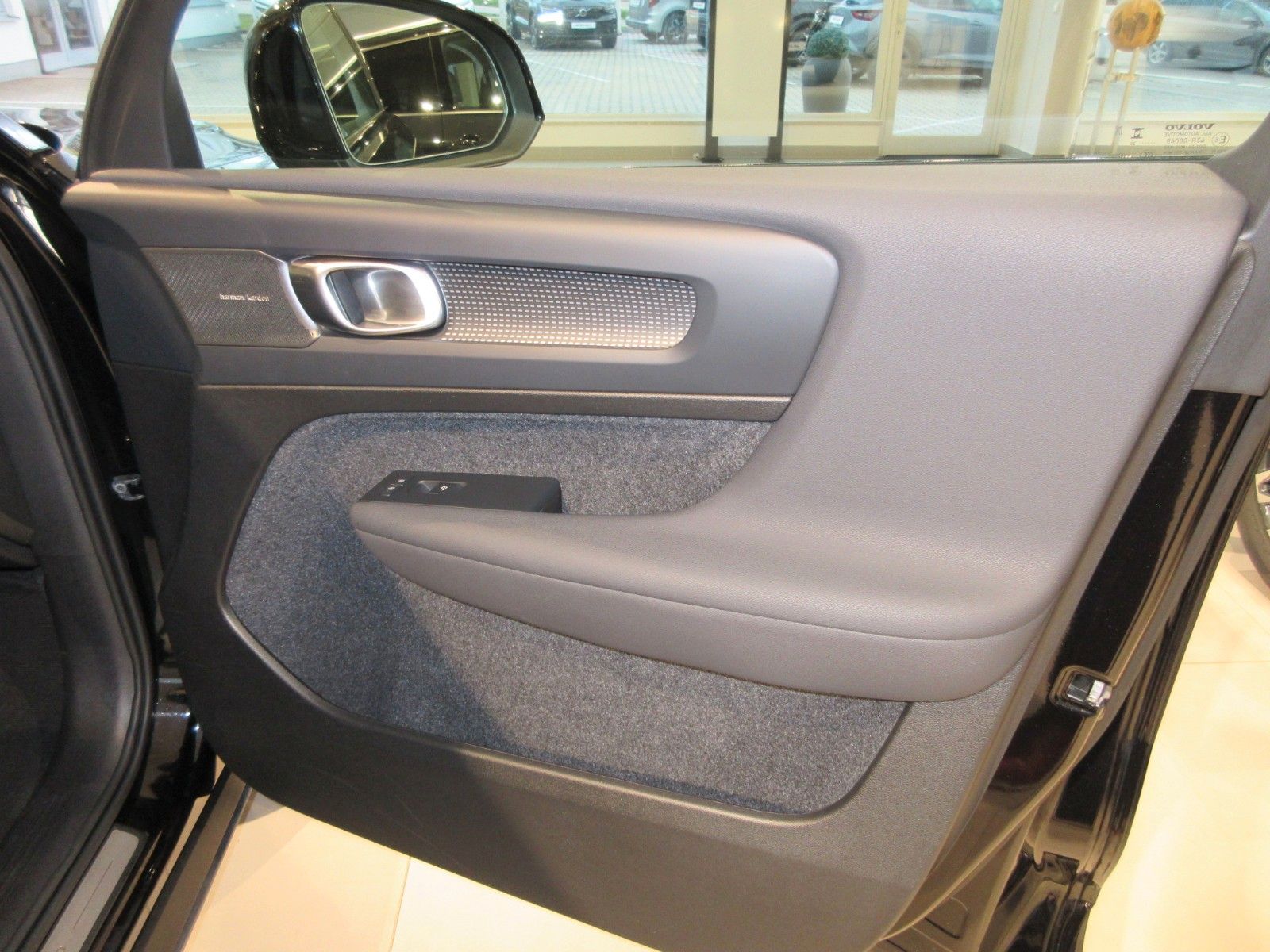 Fahrzeugabbildung Volvo XC 40 B3 Ultra Black Edition | 360° | NS | Navi