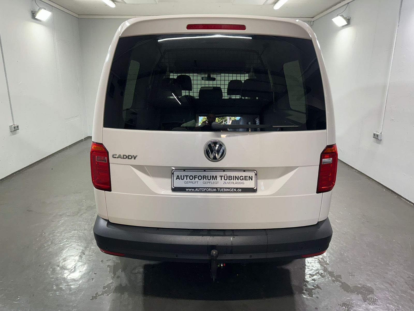 Fahrzeugabbildung Volkswagen Caddy Maxi 2,0TDI 5-Sitzer*AHK*TEMPO*NAVI*