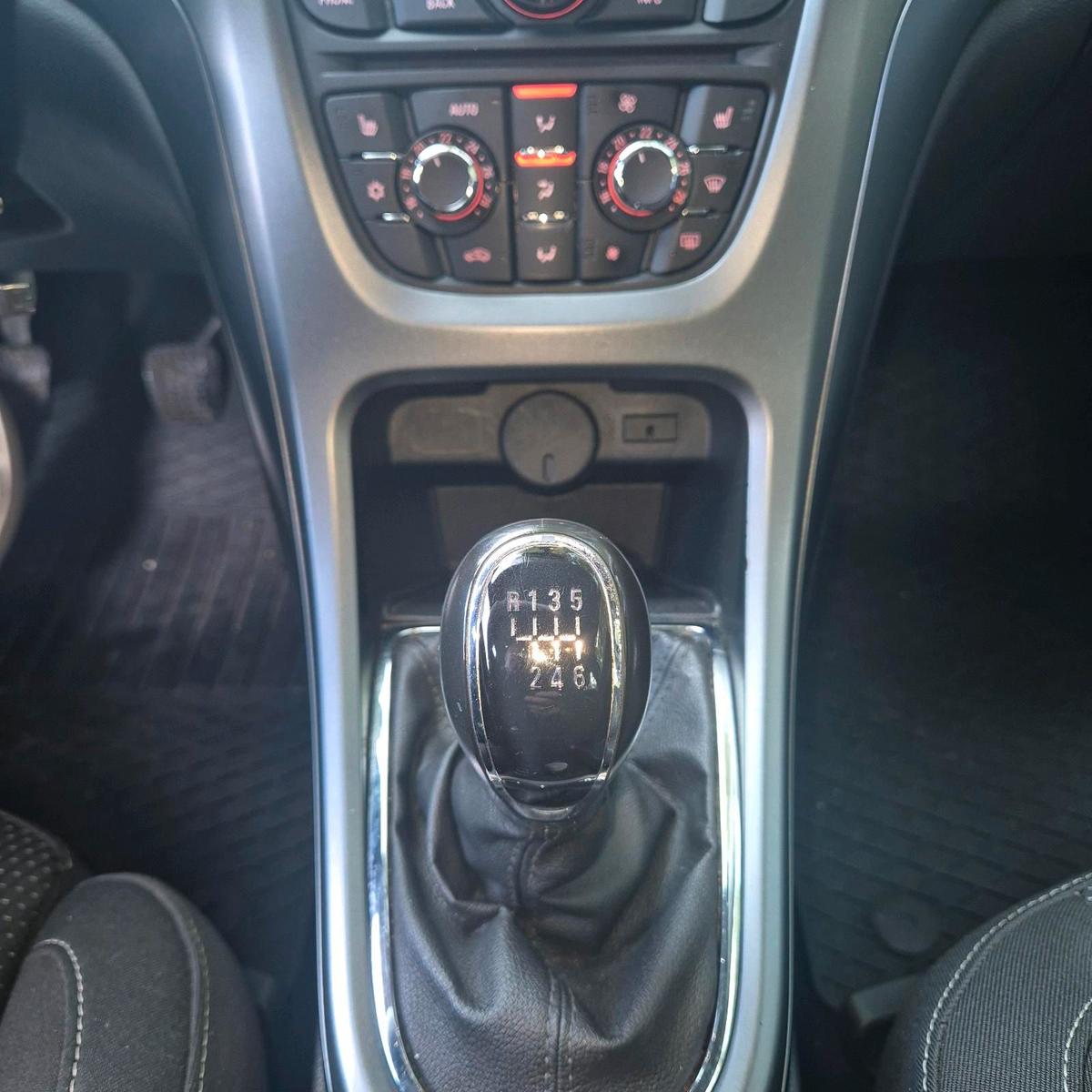 Opel Astra 2013 — photo 5