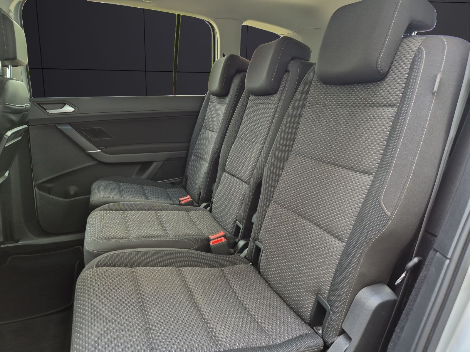 Fahrzeugabbildung Volkswagen Touran TDI Comfortline DSG AHK Navi PDC SH LM