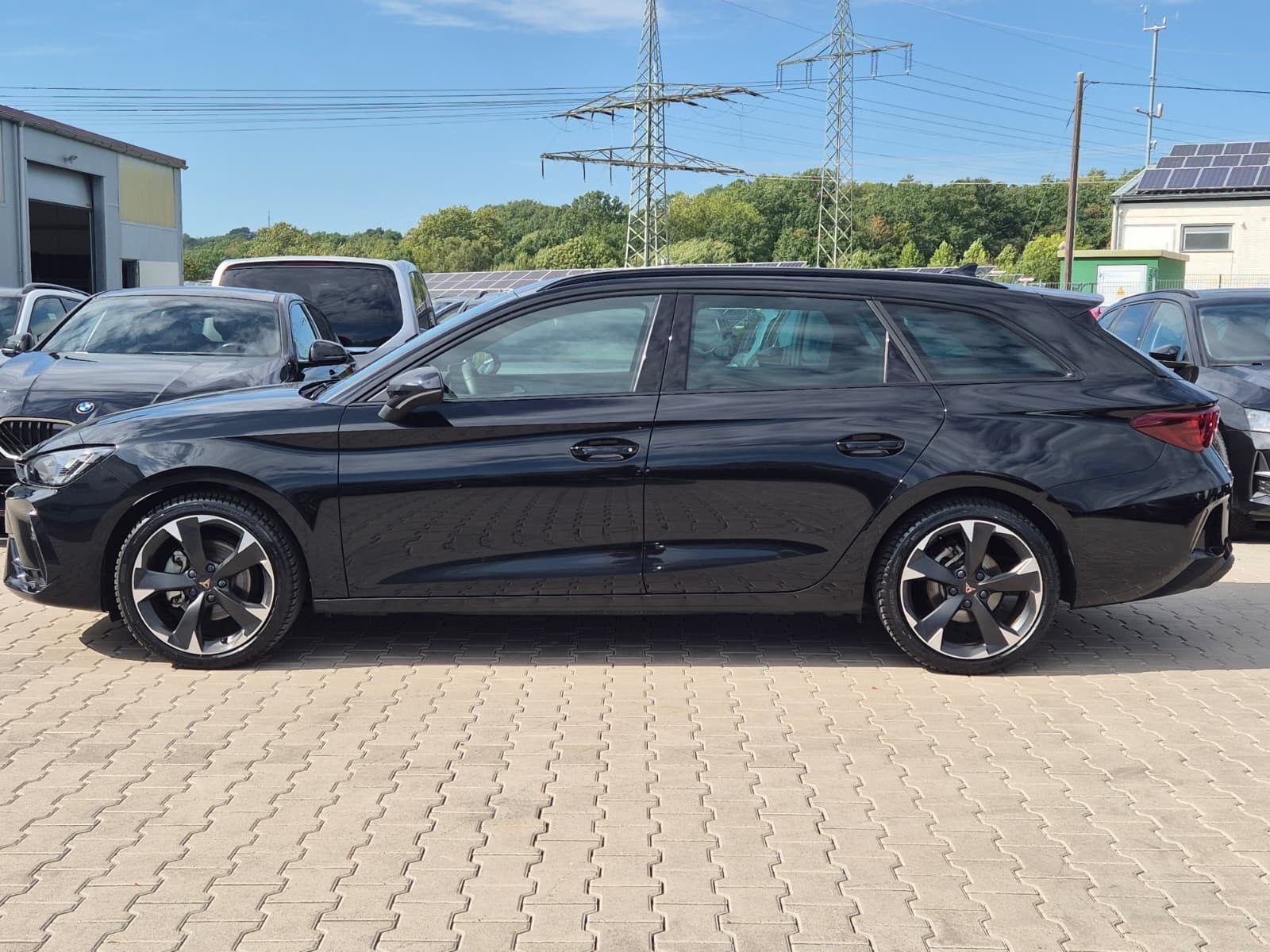 Fahrzeugabbildung CUPRA Leon 1.5 eTSI DSG AHK*DYNAMICA*EDGE*LED*5JGARAN.