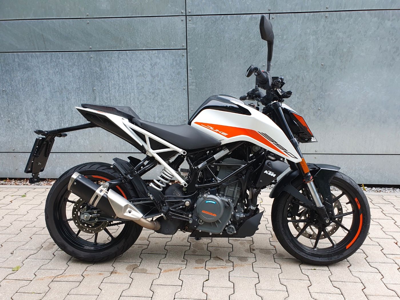 Fahrzeugabbildung KTM 390 Duke Modell 2022 mit Quickshifter